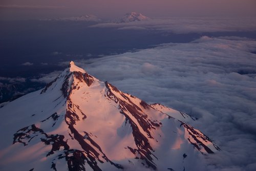 Mount Jefferson, an inactive