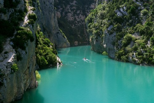 Turquoise water of the Gorges du Verdon.