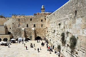 Exploring the Wailing Wall and Jewish Quarter: A Visitor's Guide