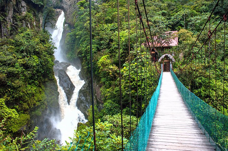 3 popular tourist attractions in ecuador