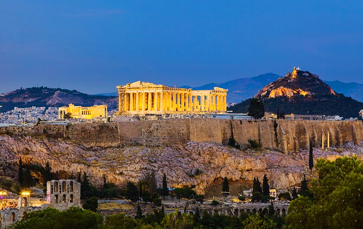what are popular tourist attractions in greece