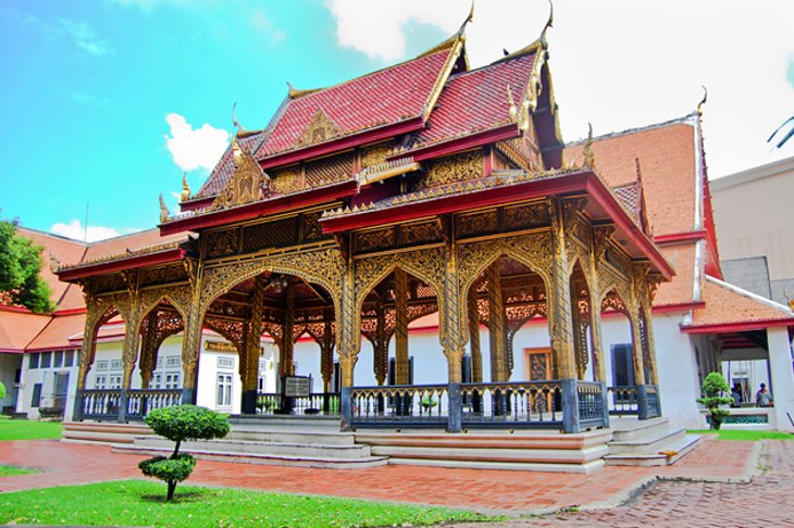 top-attractions-in-bangkok-national-museum-and-wang-na-palace