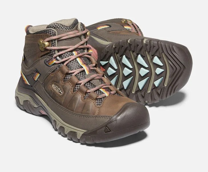 12 Best Women's Hiking Boots | PlanetWare