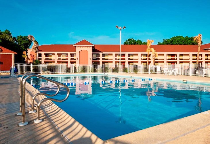 15 Pet-Friendly Hotels in Virginia Beach, VA | PlanetWare
