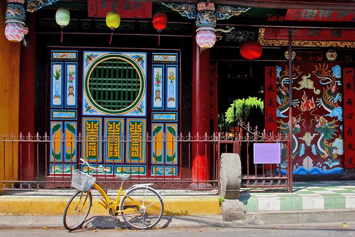 Vietnam Hoi An Top Attractions Quan Cong Temple 