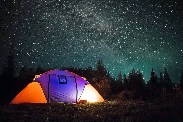 https://www.planetware.com/wpimages/2021/04/camping-for-beginners-complete-guide-how-to-camp-tips-light-up-the-night.jpg