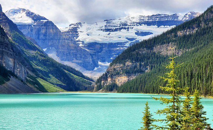 Canada Tourist Attractions Banff Rocky Mountains Lake Louise And Glacier 