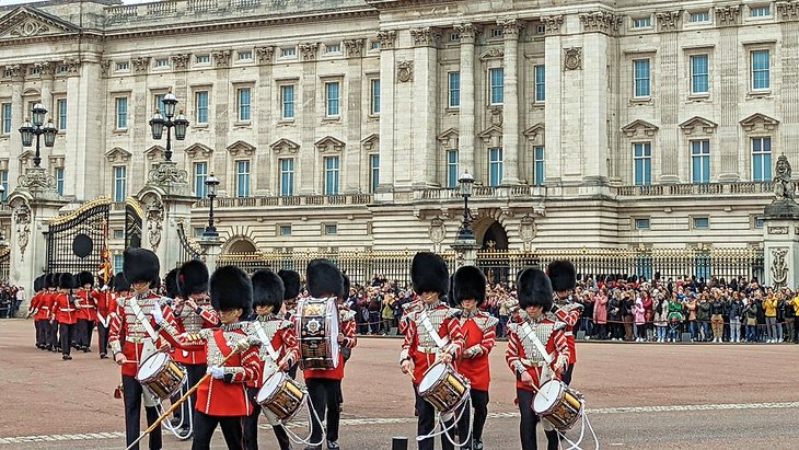 For the First Time in History, the Queen's Buckingham Palace Gardens Are  Open to Visitors