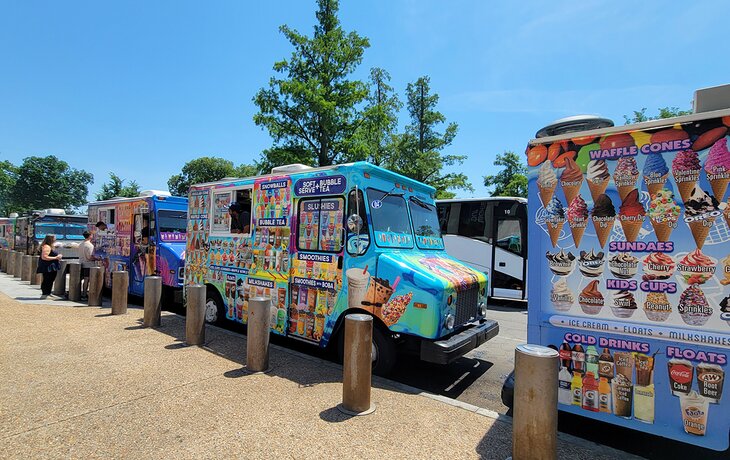 Food trucks outside the National Museum of National History