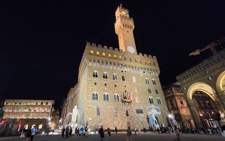 Palazzo Vecchio and Neptune Fountain at night