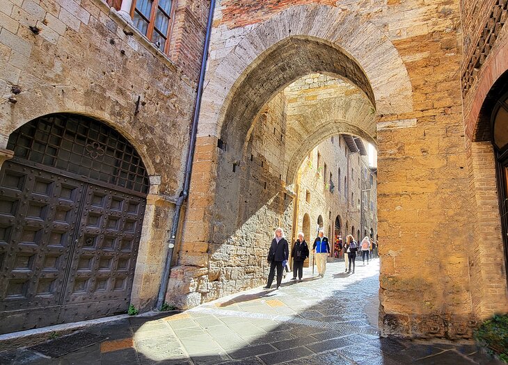 A street and arches in San Gimignano