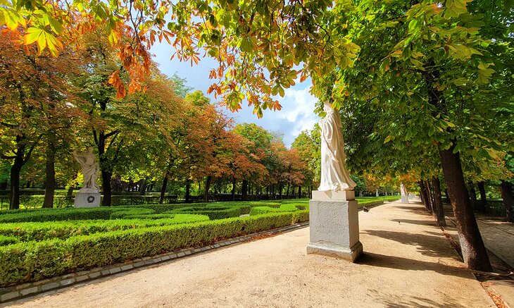 A walking path in Buen Retiro Park