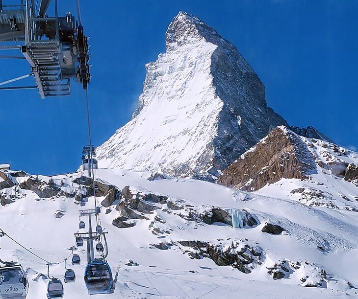 Gondola and the Matterhorn at Zermatt