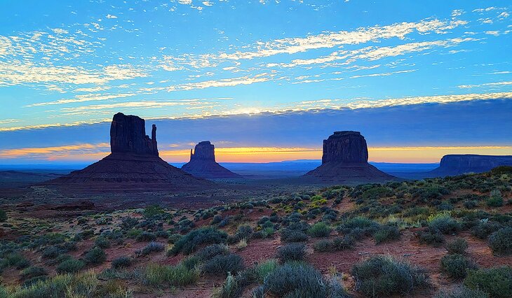 Sunrise in Monument Valley from The View campground