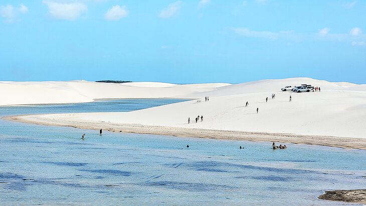 Tour groups in Lençóis Maranhenses National Park