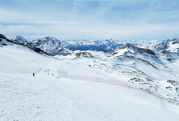 Mountain scenery skiing at Breuil-Cervinia