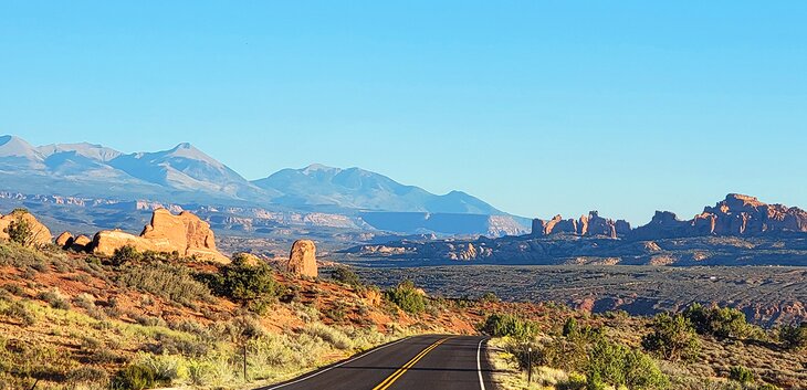 A late afternoon drive through Arches National Park