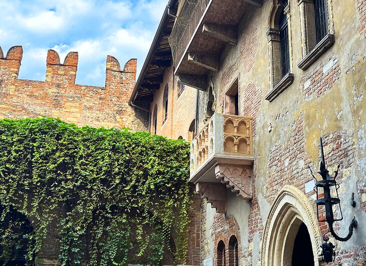 The balcony at Casa di Giulietta