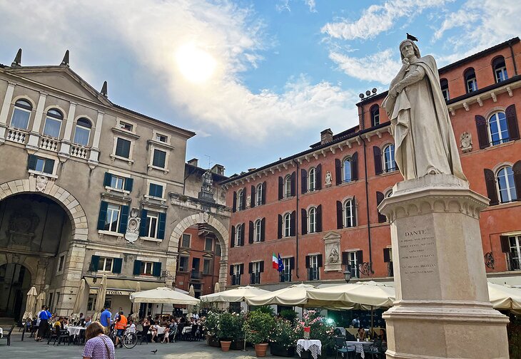 A statue on Piazza dei Signori